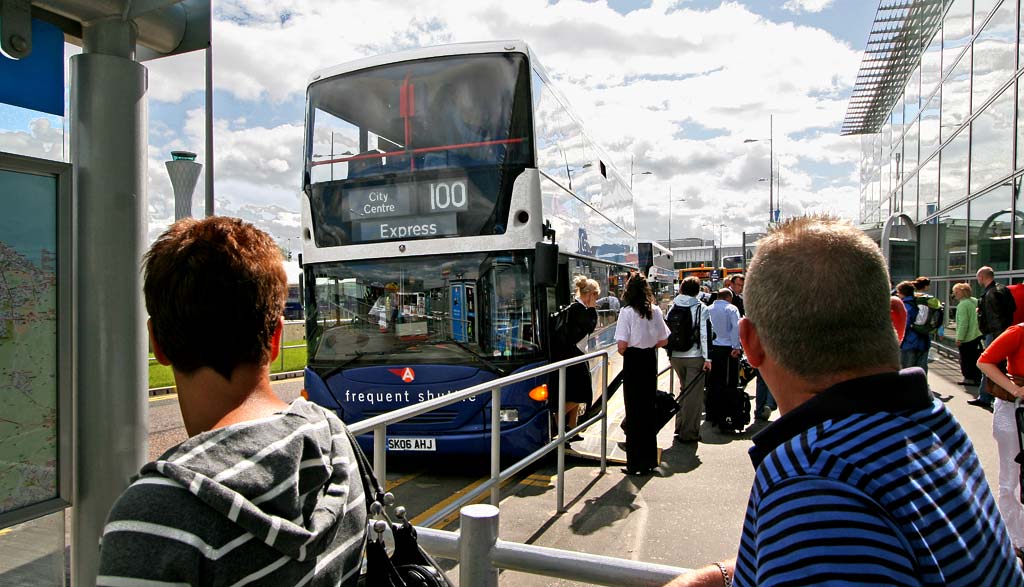 Lothian Buses  -  Terminus  -  Edinburgh Airport  -  Routes 35 and 100