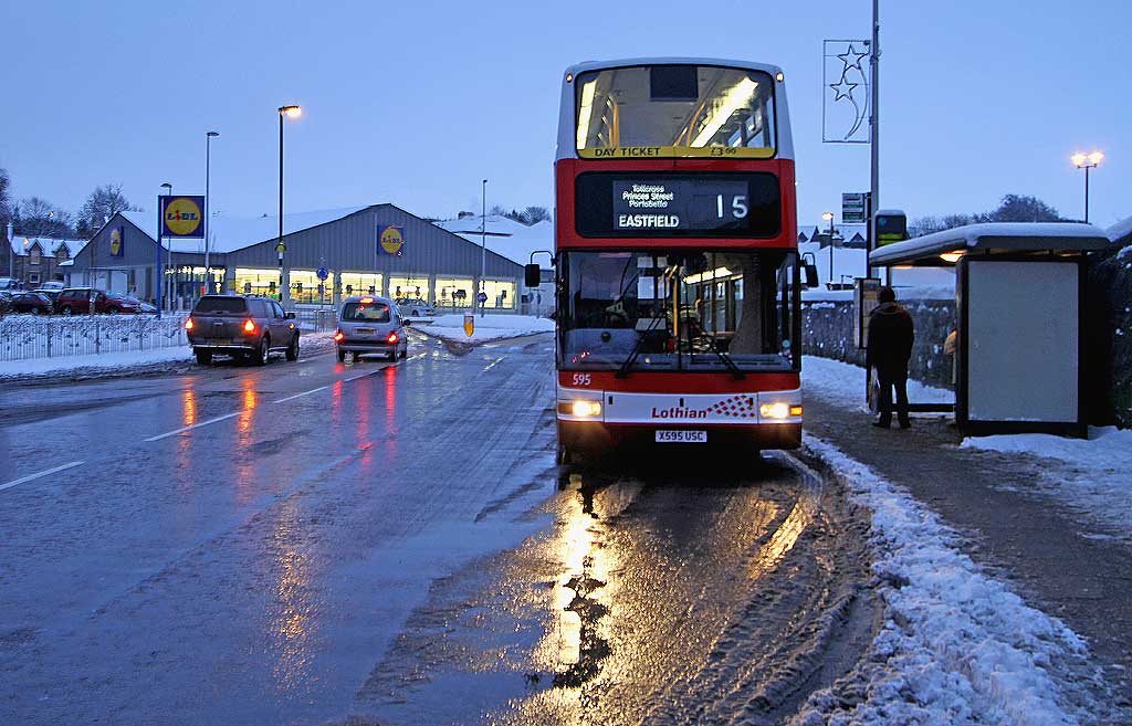 Lothian Buses  -  Terminus  -  Penicuik Town Centre -  Route 15