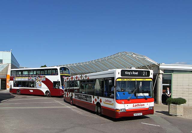 Lothian Buses  -  Terminus  -  Gyle Centre  -  Route 21