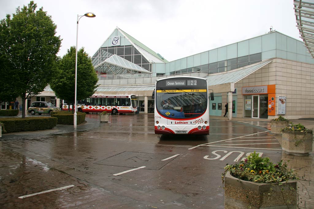 Lothian Buses  -  Terminus  -  Gyle Centre  -  Route 22