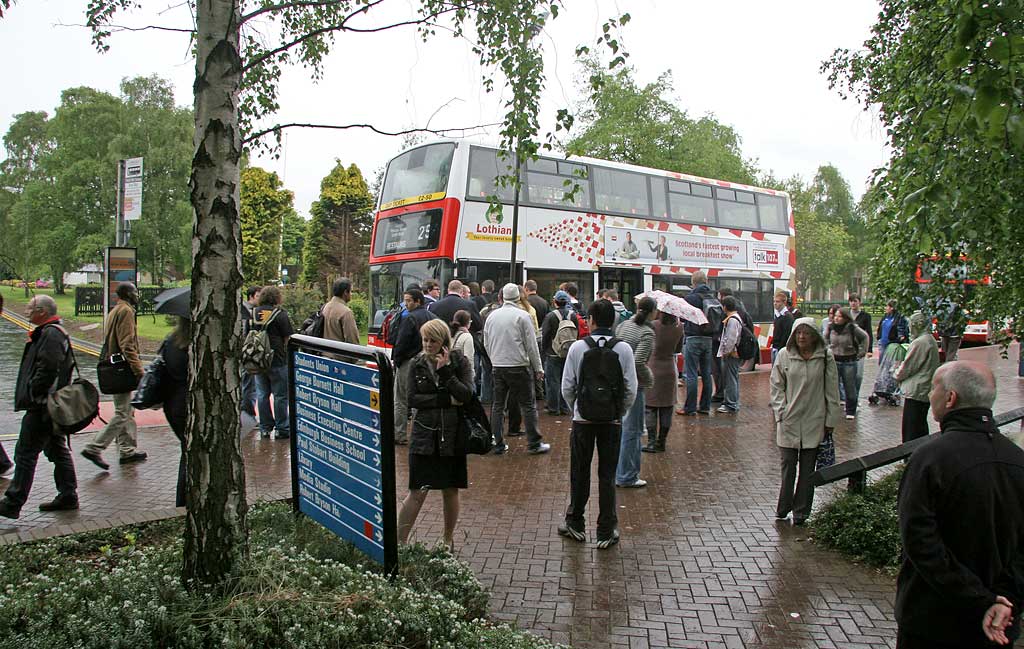 Lothian Buses - Terminus - Riccarton - Route 25