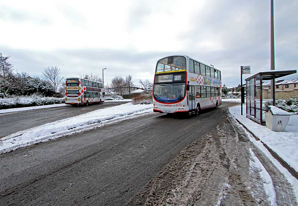 Lothian Buses  -  Terminus  -  Hunter's Tryst  -  Route 27