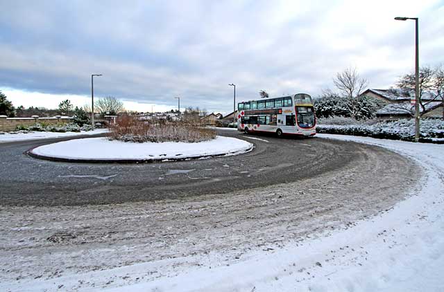 Lothian Buses  -  Terminus  -  Hunter's Tryst  -  Route 27