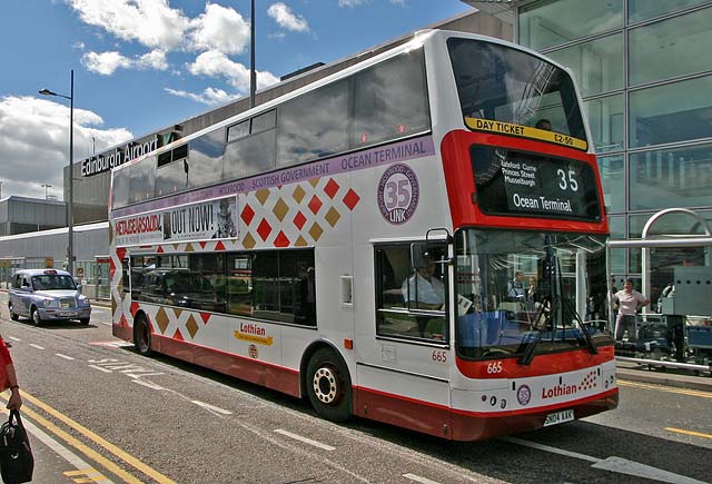 Lothian Buses  -  Terminus  -  Edinburgh Airport  -  Route 35