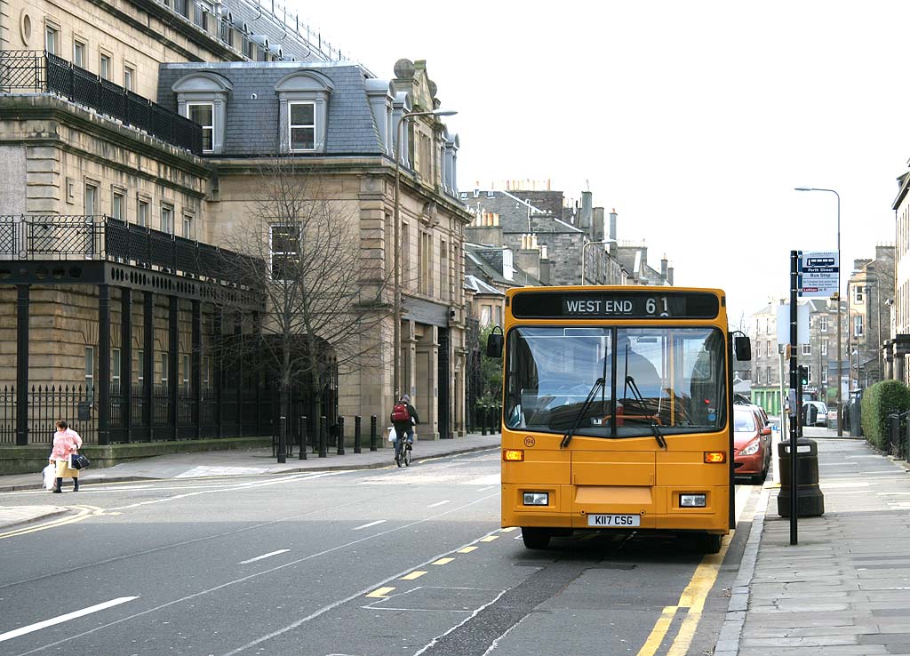 Lothian Buses  -  MacTours  -  Terminus  -  Henderson Row  -  Route 61