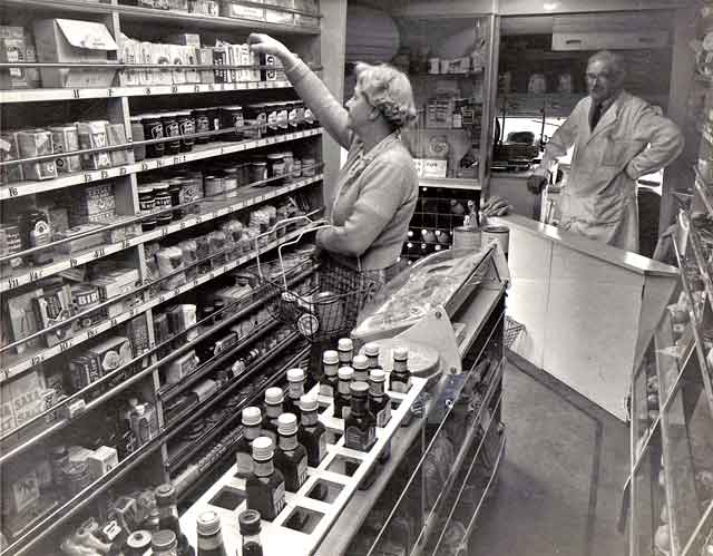 Beveridge Mobile Grocer's Van at Gilmerton Road  - 1958