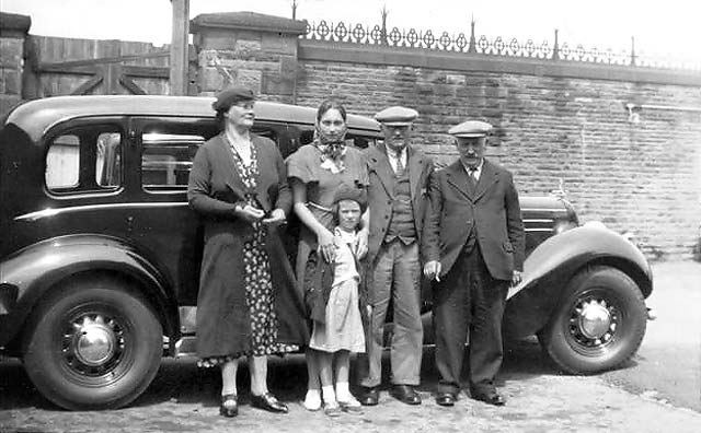 The Leckie Family and Car, around 1937