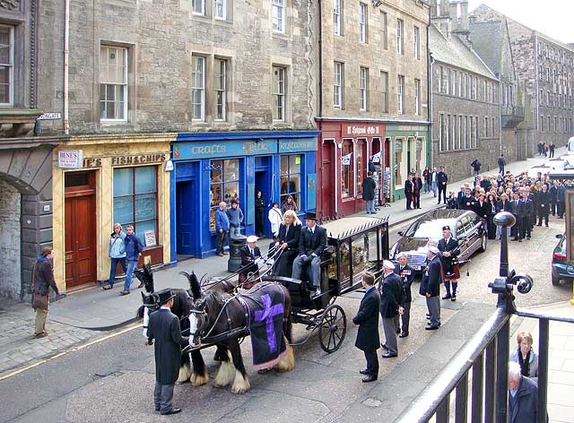 The Funeral Procession for John Burns approaches Canongate Kirk in the Royal Mile, March 2008