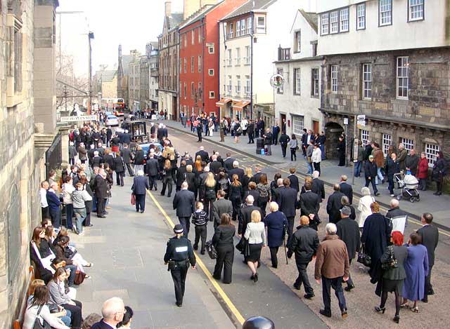 The Funeral Procession for John Burns approaches Canongate Kirk in the Royal Mile, March 2008