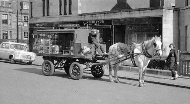 http://www.edinphoto.org.uk/0_edin_t/0_edinburgh_transport_horses_st_cuthberts_milk_deliveries_comely_bank_1959.jpg