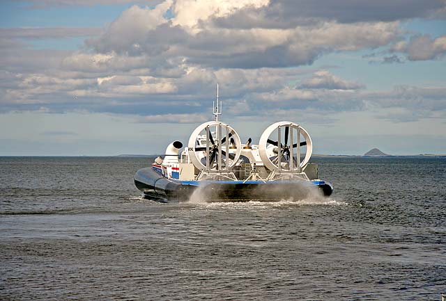 Hovercraft departing from Portobello, during the first day of trials for the Portobello-Kirkcaldy service  -  July 16, 2007