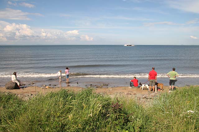 Hovercraft approaching Portobello, during thesecond day of trials for the Portobello-Kirkcaldy service  -  July 16, 2007