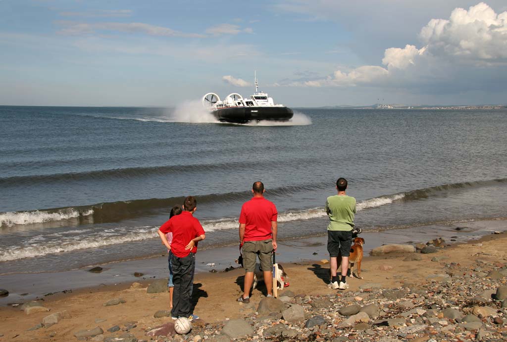 Hovercraft arriving at Portobello, during the second day of trials for the Portobello-Kirkcaldy service  -  July 16, 2007