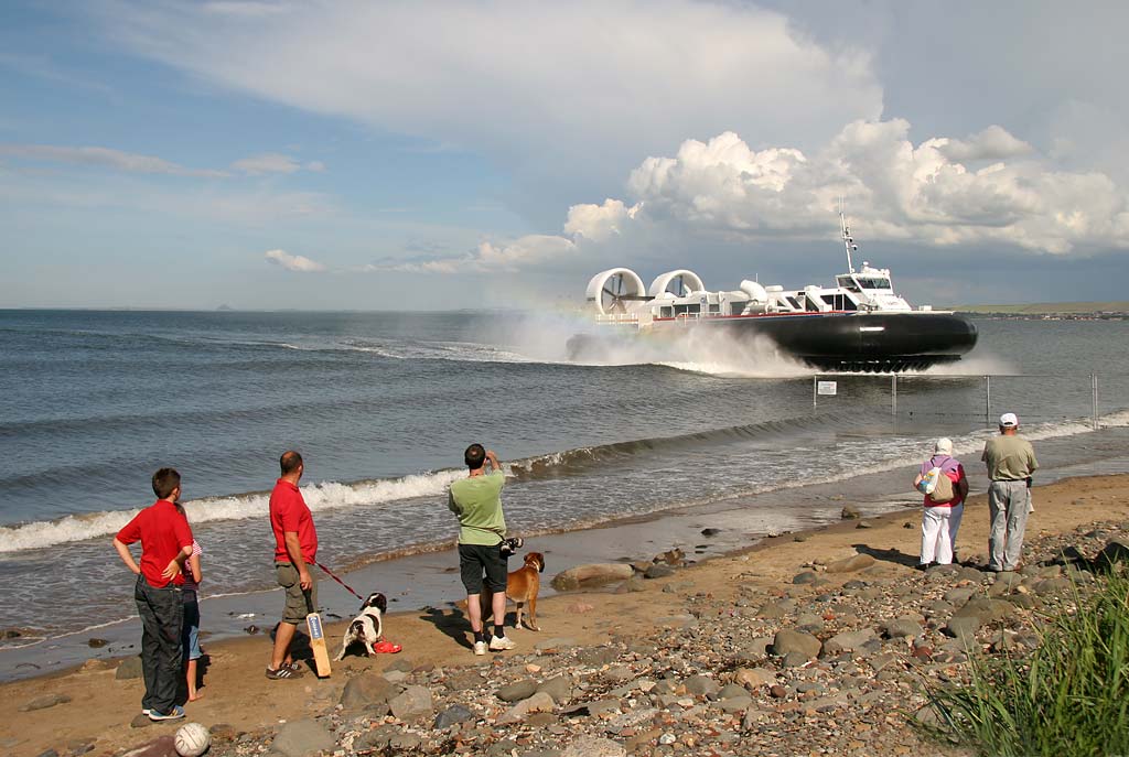 Hovercraft arriving at Portobello, during the second day of trials for the Portobello-Kirkcaldy service  -  July 16, 2007