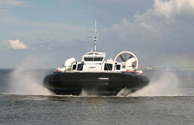 Hovercraft manoeuvers into position at Portobello, during thesecond day of trials for the Portobello-Kirkcaldy service  -  July 16, 2007