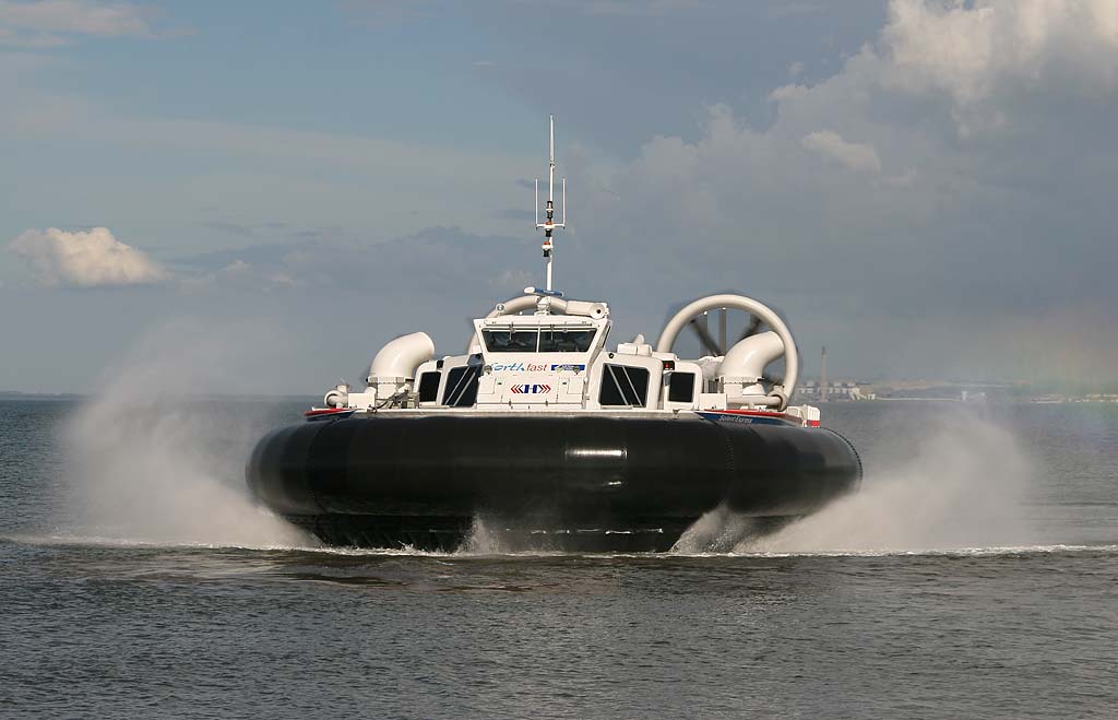 Hovercraft arriving at Portobello, during the second day of trials for the Portobello-Kirkcaldy service  -  July 16, 2007