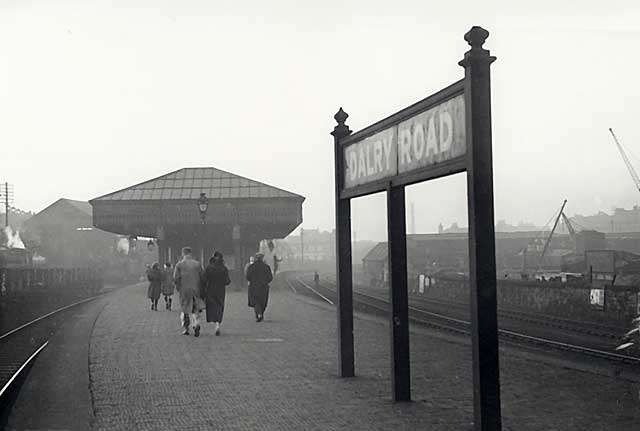 0_edinburgh_transport_railways_dalry_road_backs_of_travellers.jpg