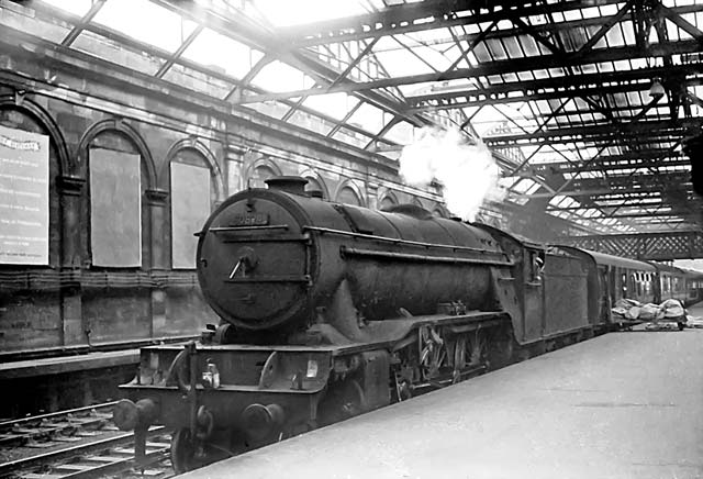 60824 at Waverley Station  -  c.1960s