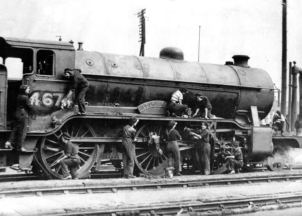 St Margaret's Railway Depot  -  Cleaners at work