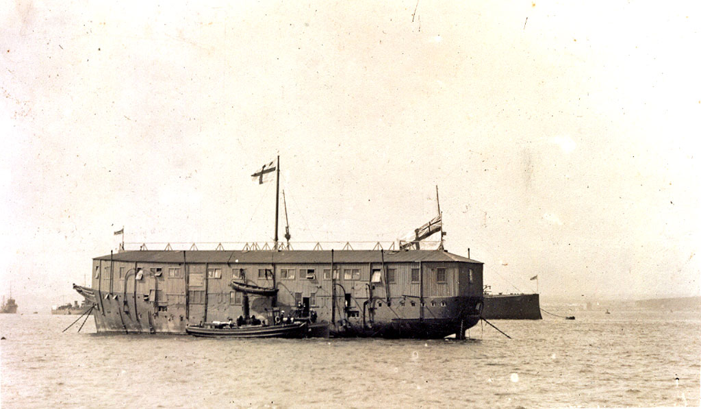 HMS Columbine - probably photogrraphed somewhere in the Firth of Forth