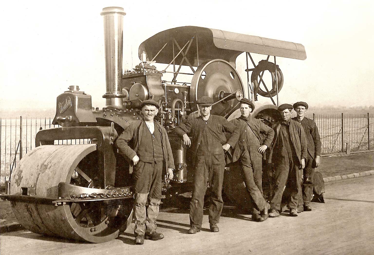 0_edinburgh_transport_steam_roller_james_melville.htm#picture