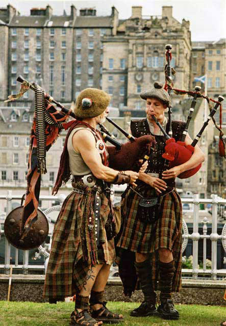 Street Entertainment during the Edinburgh Festival  -  Pipers 1