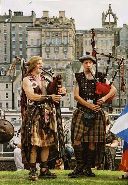 Street Entertainment during the Edinburgh Festival  -  Pipers 2