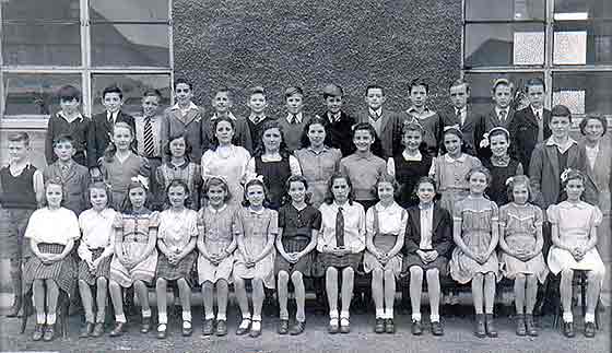 Murrayburn Primary School, Sighthill  -  School Class,  around 1944