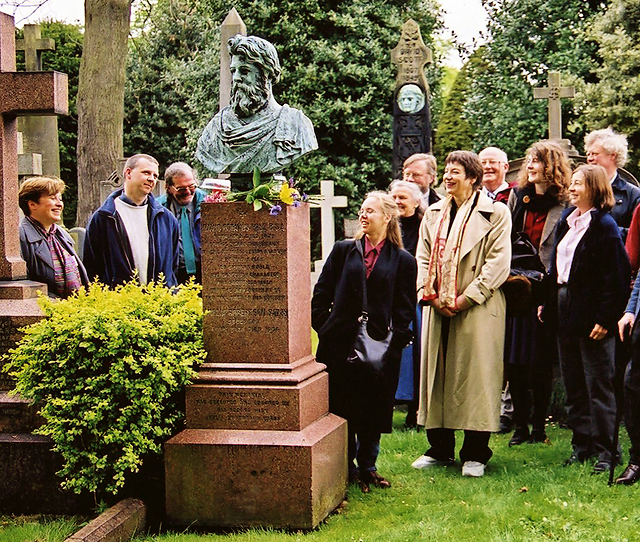 A Group from a Conference organised by the Scottish Society for the History of PHotography visits the gravestone of DO Hill to commemorate the 200th anniversary of his birth