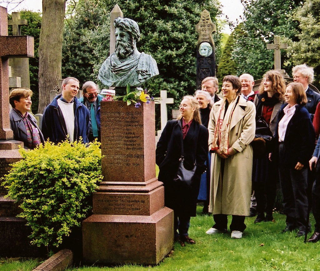 A Group from a Conference organised by the Scottish Society for the History of PHotography visits the gravestone of DO Hill to commemorate the 200th anniversary of his birth