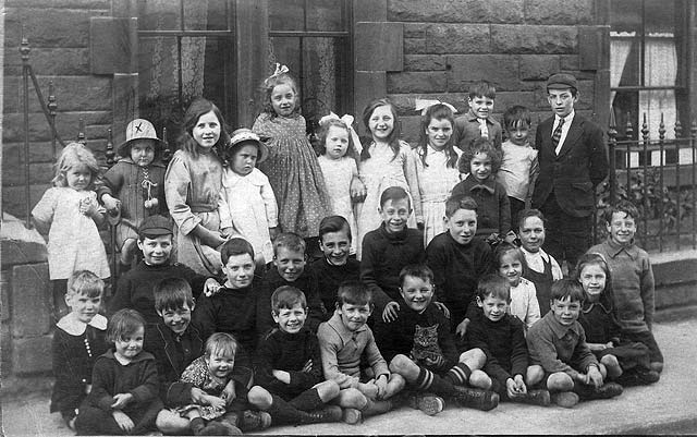 Thirty-one children in one of the streets at Abbeyhill  -  Photo taken 1922