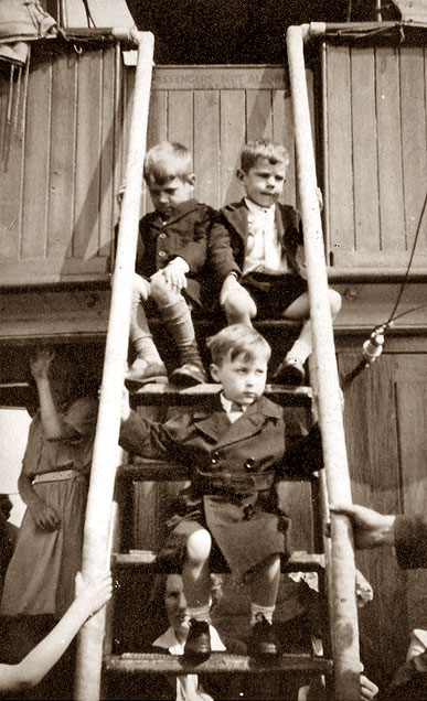 Four young children on the steps at Albany Street  -  around 1945-46