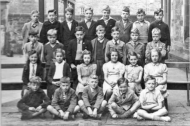 Dean Village Primary School Photo - 1940s