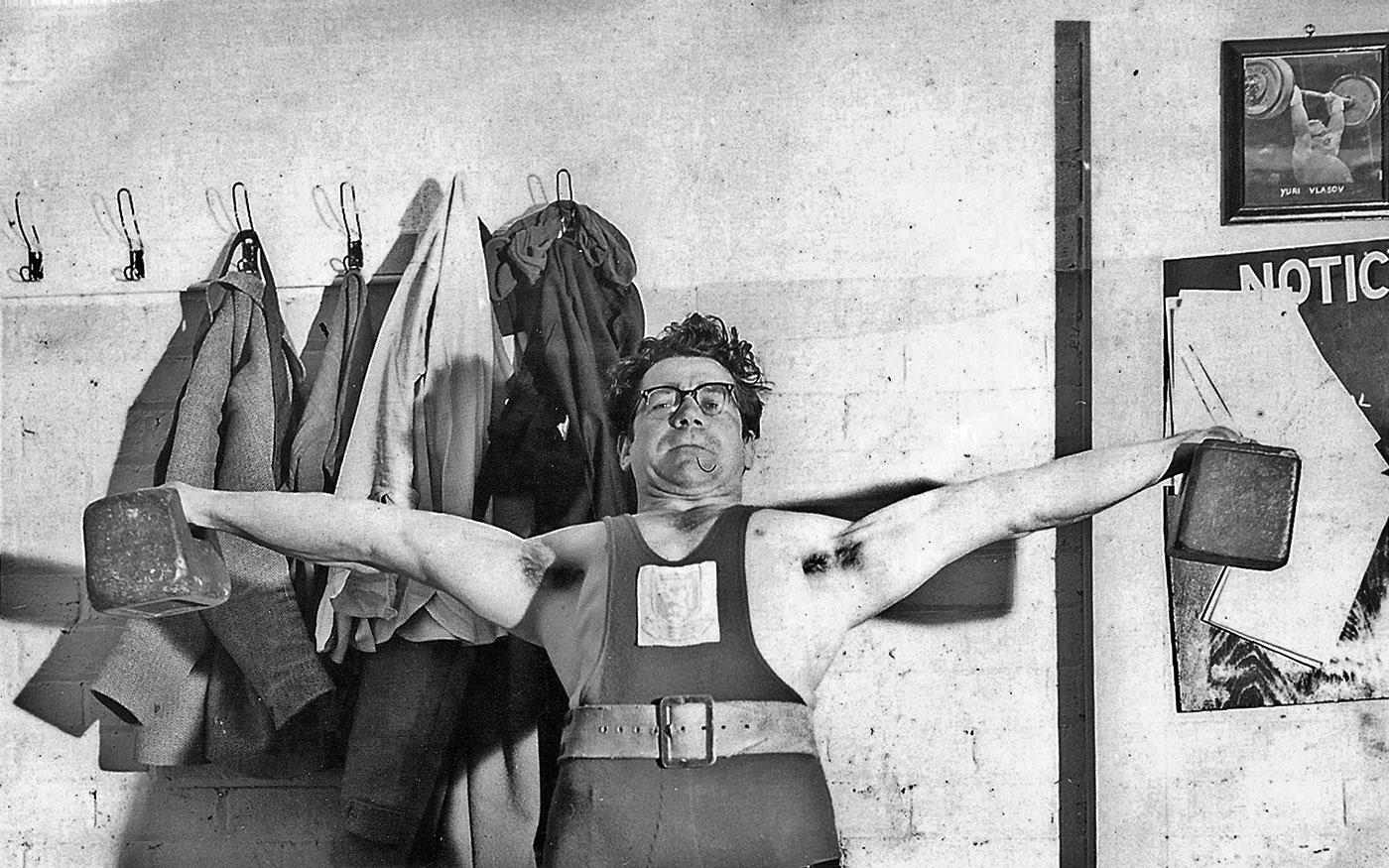 Derek Gillies at Dunedin Club doing the Crucifix with 56lb weights