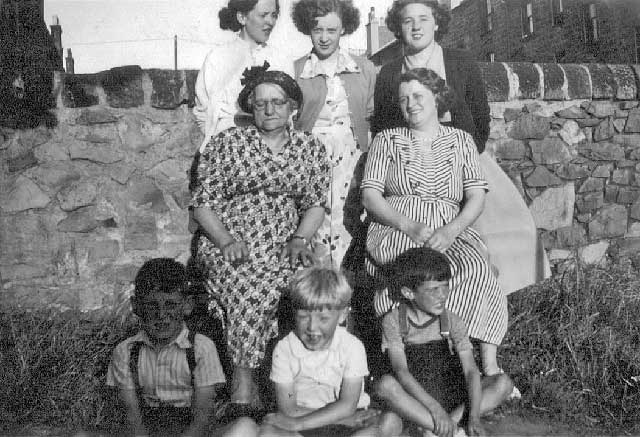 Children at East Thomas Street, Edinburgh, around 1950