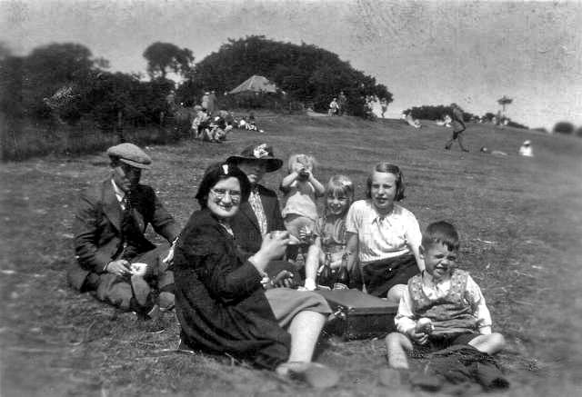 Stewart and Dickson families  -   Picnic at Edinburgh Zoo