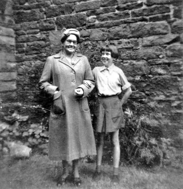 Children at East Thomas Street, Edinburgh, around 1950