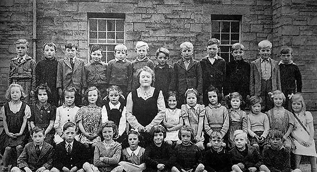 Ferry Road House School Class - When might this photo have been taken?