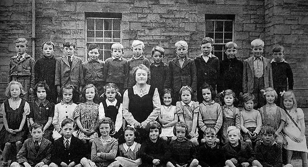 Ferry Road House School Class  -  When might this photo have been taken?