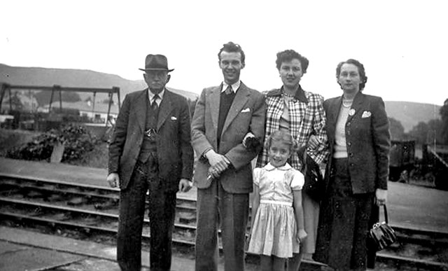A group of five from Willie Lisowski's family standing on a platform in 1955.  Which station is this likely to be?