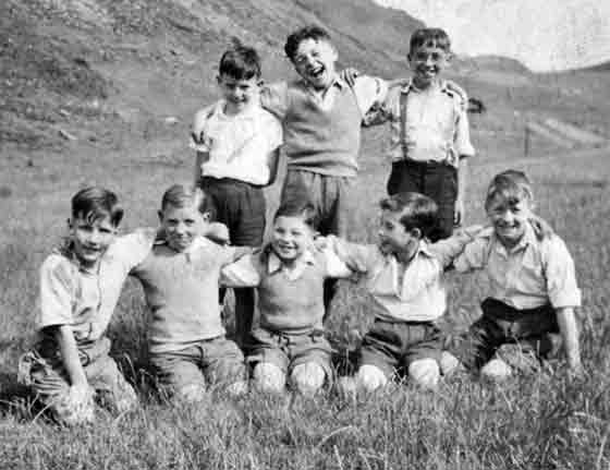Boys from Heriot Mount in King's Park, August 1950