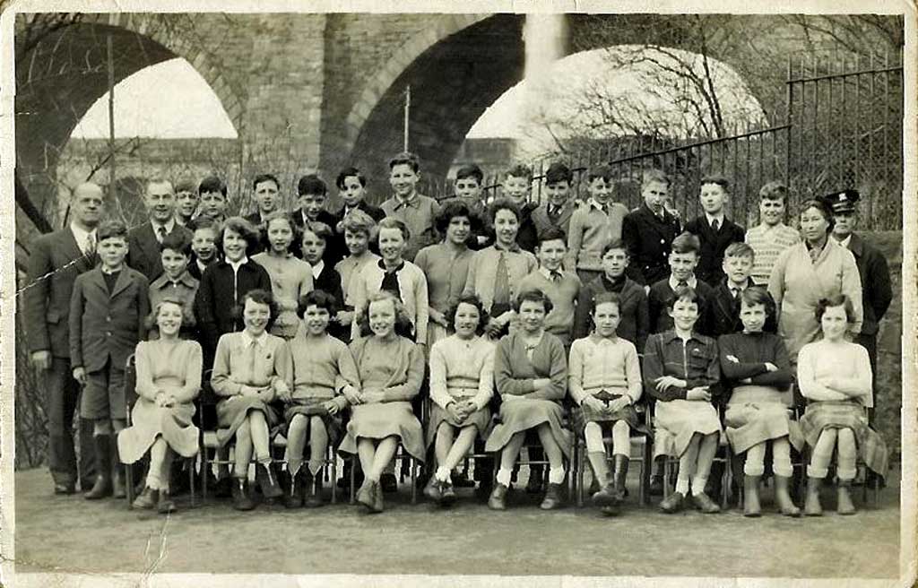 Longstone Primary School Class - 1956  -  Final Year