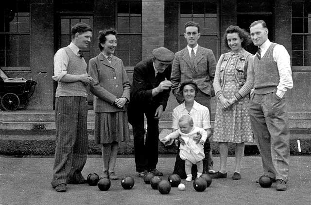 Bowlers at Mggetland, around 1955