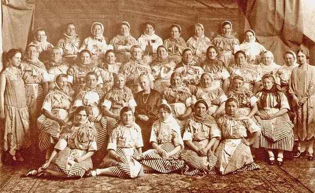 Newhaven Fishwives Choir - 1920s