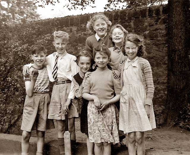 Seven children at South Oxford Street, 1957