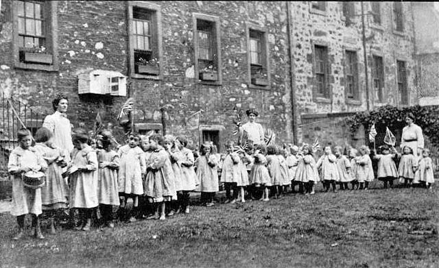 St Saviour's Child-Garden kindergarten, Chessel's Court, Canongate, Edinburgh  -  A Coronation Procession