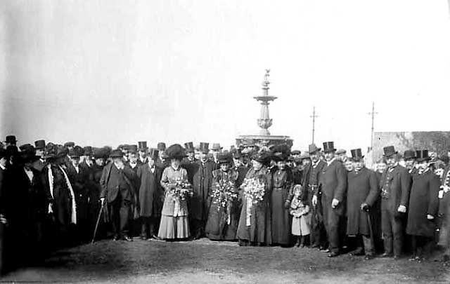 Ceremony for the opening of the "Devllin" fountain at Starbank Park  -  23 May 1910