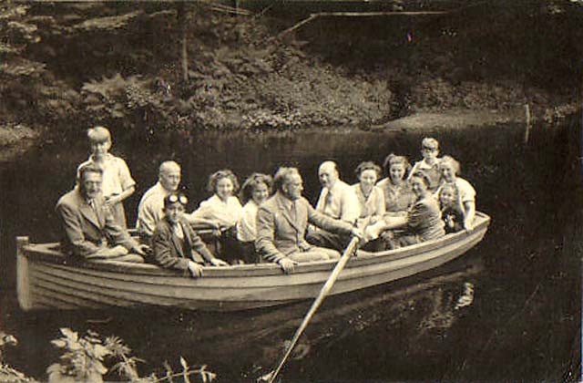 Wardie Residents' Club Annual Outing to Edgelaw Reservoir, 1949