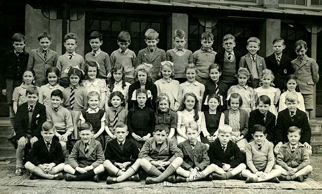Wardie Primary School Class - 1945-46