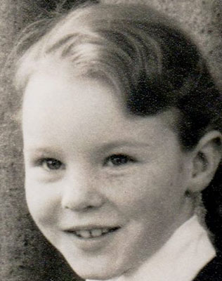 Linda  Walton (ne Wilson), a pupil at Wardie Primary School, Edinburgh from 1957 to 1964